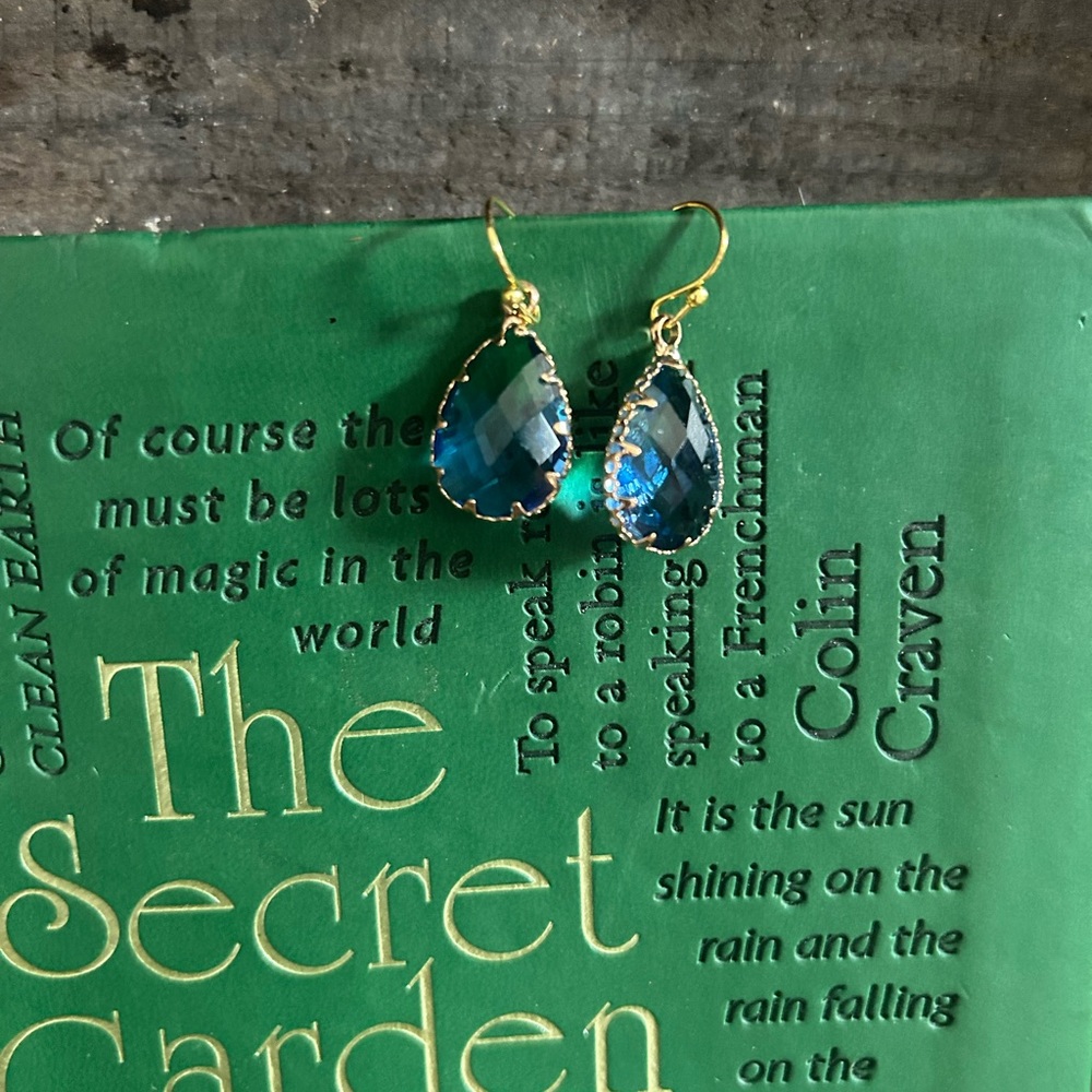 Gorgeous blue green ans gold teardrop earrings